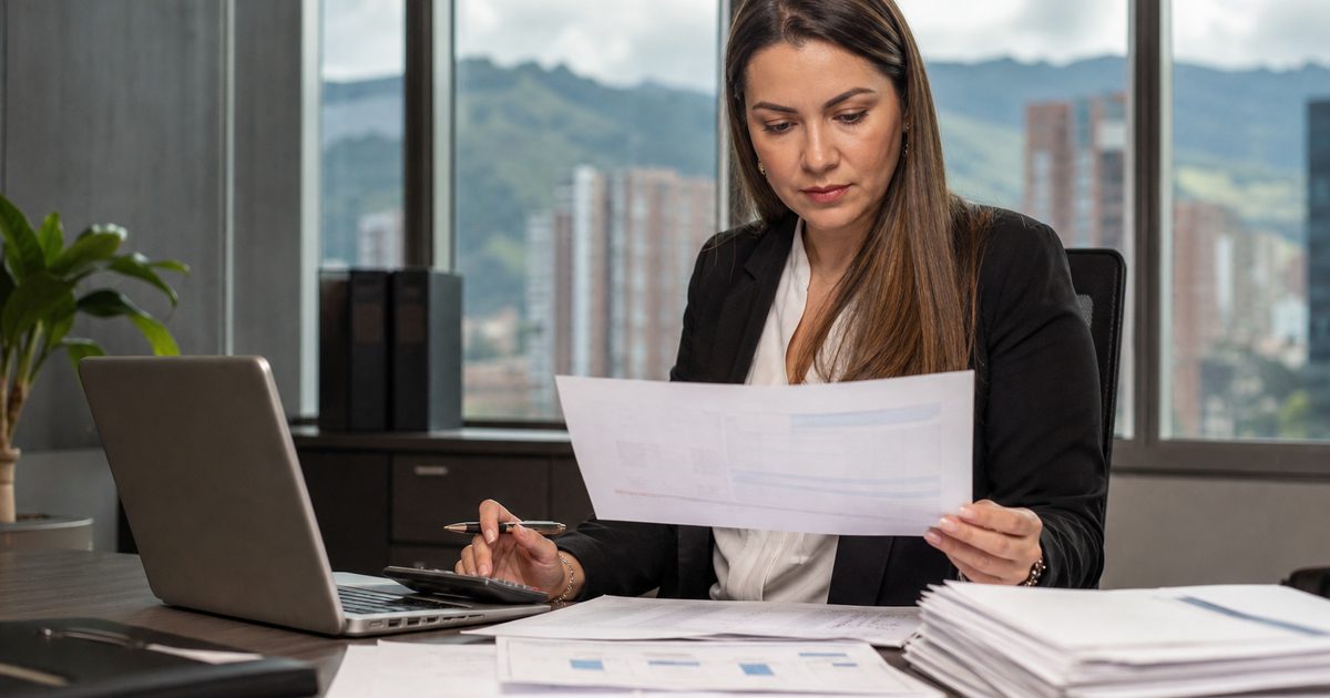 Cómo registrar abonos parciales de una factura: tabla y ejemplo